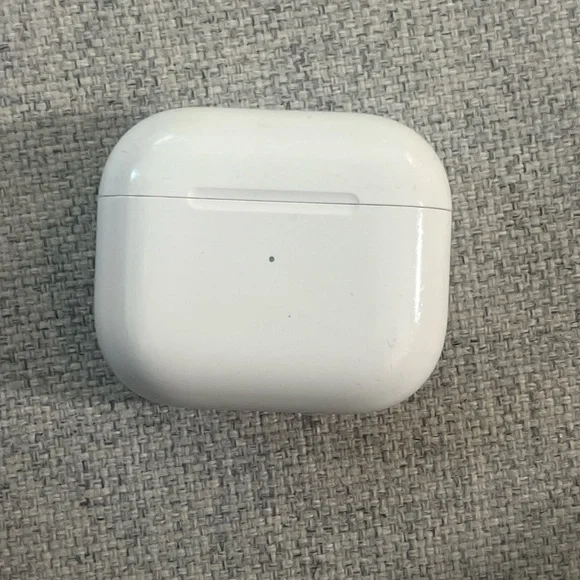 AirPods (3rd Generation) with Lightning Charging Case - Picture 4 of 5